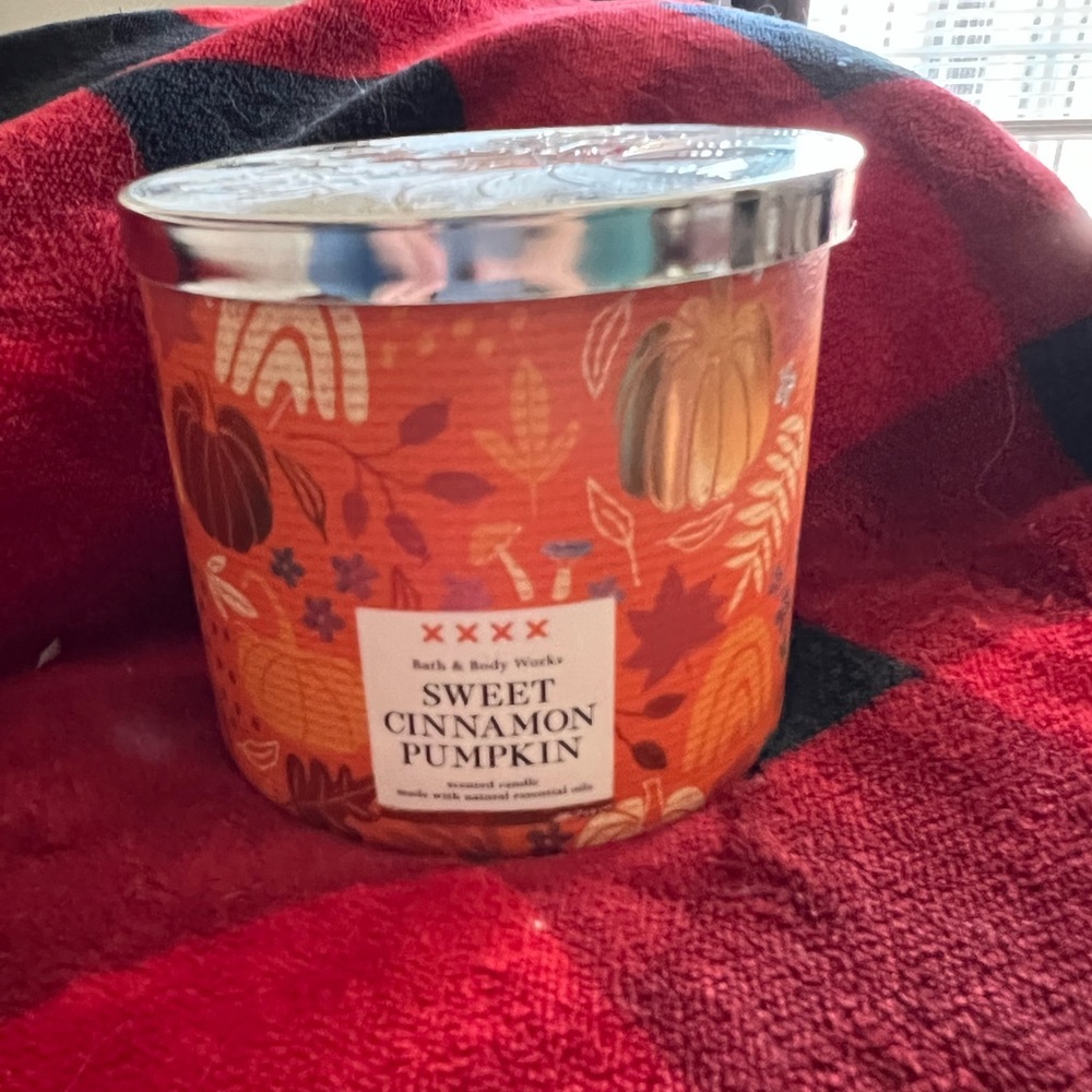 Bath & Body Works candle